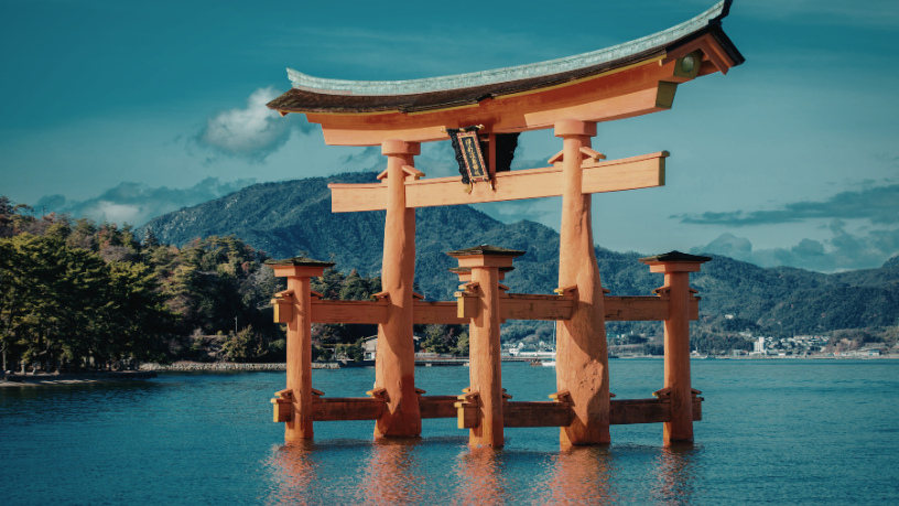 Alberto Toshio Murakami apresenta Miyajima com dicas essenciais sobre o que visitar, a melhor época para ir e como aproveitar ao máximo esse destino icônico do Japão.