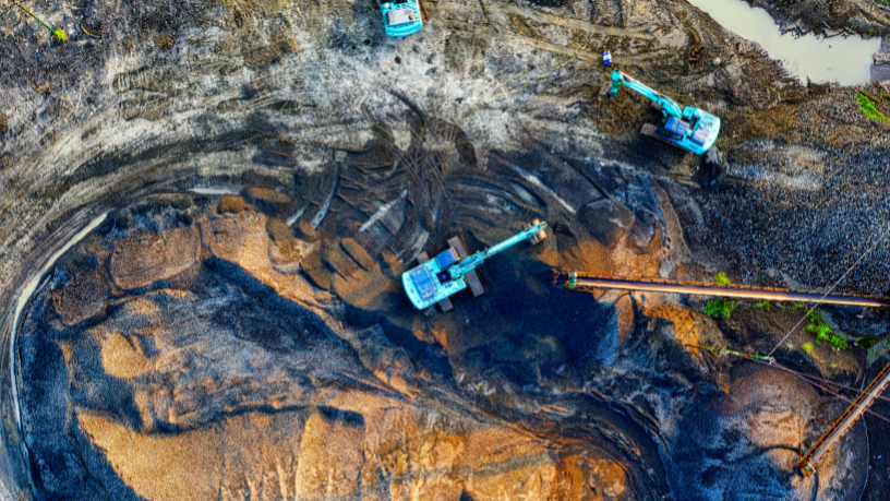 Paulo Roberto Gomes Fernandes analisa como o uso de roletes em polímero para correias transportadoras marcou uma mudança tecnológica importante e antecipou transformações relevantes na mineração.
