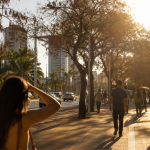 Avenida de Cuiabá durante tarde de calor intenso em Mato Grosso